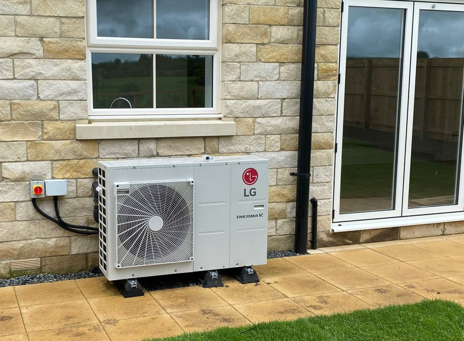 Air Source Heat Pump Installation Unitherm Heating Systems air-source-heat-pump-installation-unitherm-heating-systems